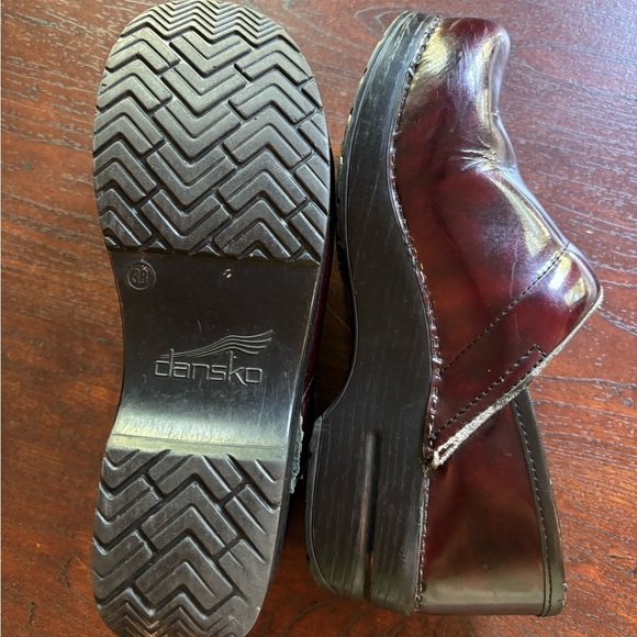 Red marble Dansko clogs - Picture 4 of 4